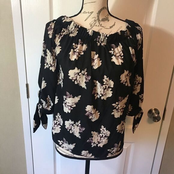 Time to Be Peasant Blouse Small Black Floral - Picture 3 of 13